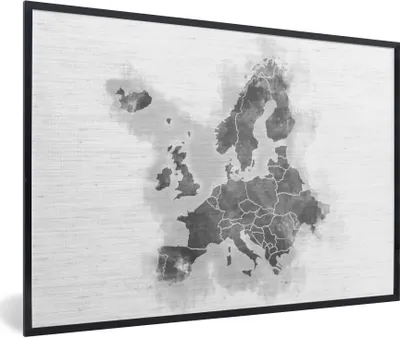 Produktbild von MuchoWow® Gerahmtes Poster Karte - Europa - Schwarz - Weiß 90x60 cm - Poster mit Schwarzem Bilderrahmen Wandposter Rahmen Foto Bilder - Fotorahmen - Foto-Plakat