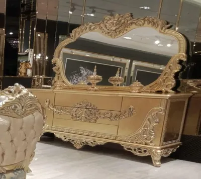 Produktbild von Casa Padrino Luxus Barock Möbel Set Gold - 1 Barock Sideboard mit 2 Türen und 3 Schubladen & 1 Barock Wandspiegel - Barock Möbel