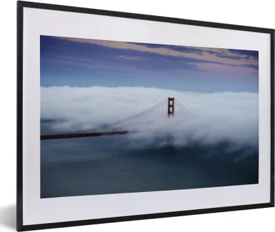 Produktbild von MuchoWow® MuchoWow® Gerahmtes Poster Golden Gate Bridge von Wolkenvorhang getroffen 60x40 cm - Poster mit zchwarzem Bilderrahmen - Schlafzimmer - Plakat in Rahmen - Drucken