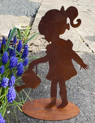 Produktbild von Gartenfigur Mädchen Lena mit Gießkanne 35x22cm Kind Rost Edelrost Gartendeko Wetterfest Metall Rostfigur Metallfigur