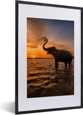Produktbild von MuchoWow® Gerahmtes Poster Elefant - Meer - Tiere - Sonnenuntergang - Orange 40x60 cm - Poster mit Schwarzem Bilderrahmen Wandposter Rahmen Foto Bilder - Poster in Rahmen
