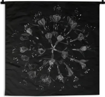 Produktbild von MuchoWow® Wandteppich Wandbehang Blume - Lila - Blau - Makro - Schwarz 90x90 cm Tapisserie Dekoration Wandtuch - Wandaufhänger