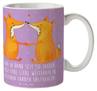 Produktbild von Mr. & Mrs. Panda Trinkbecher 50. Hochzeitstag Goldene Hochzeit - Lavendeltraum - Geschenk, Kaffeetasse, Tasse, haferl, Hochtzeit, Heiraten, Hochzeitsjubiläum, Teetasse