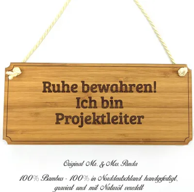 Produktbild von Mr. & Mrs. Panda Holzschild Projektleiter - Geschenk, Werbeschild, Türschild Holz, Rente, Wegweiser, Schild, Graviert, Shabby, Hinweisschild, Gratulation, Geschenkidee