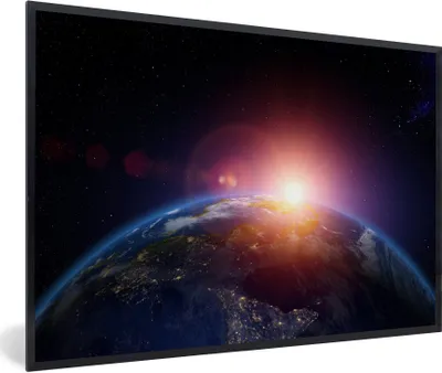 Produktbild von MuchoWow® Gerahmtes Poster Satellitenbild eines Sonnenaufgangs 60x40 cm - Poster mit Schwarzem Bilderrahmen Wandposter Rahmen Foto Bilder - Printing - Wanddeko Schlafzimmer
