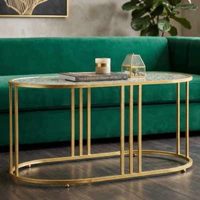 Imagen del producto de Mesa de centro Antalia: estructura dorada y elegante con superficie que imita el mármol. Diseño sofisticado. Código: 1428870000