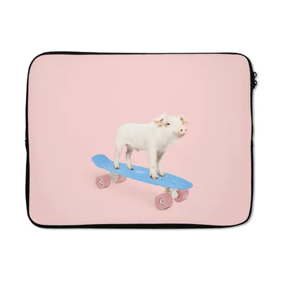 Produktbild von MuchoWow® Laptop Hülle 15 Zoll Schwein - Rosa - Skateboard - Blau - Tiere Laptoptasche - Laptoptasche - Sleeve - Rundum-Schutz