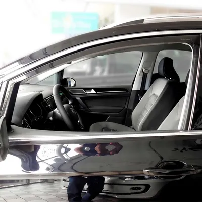 Obrázok produktu pre Veternú clonu proti dažďu pre VW Golf mk7 Variant 2014-2020 tmavý akryl 2ks