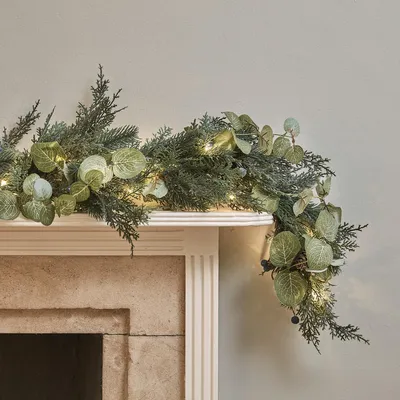 Weihnachtsgirlande 2 m mit LED-Lichterkette, Timer, Eukalyptus