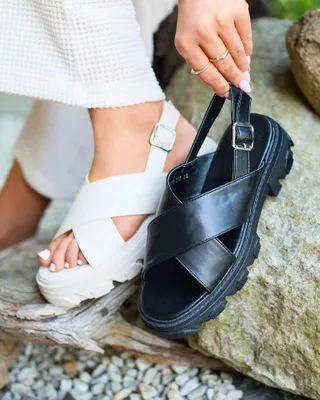 Zdjęcie produktu dla Royalfashion Czarne damskie sandały na grubej podeszwie Denidas, rozmiar 38