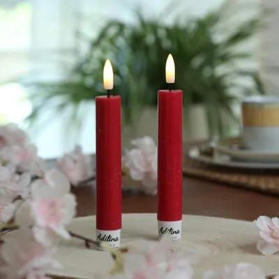 Produktbild von LED Stabkerzen LINA - Rustik-Optik - Echtwachs - 3D Flamme - H: 16cm - Timer - rot - 2er Set