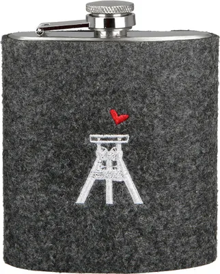 Zdjęcie produktu dla Gilde Flachmann, rechteckig, "Zeche mit Herz", Zechenmotiv, Edelstahl, Filz, grau, VE 3, L. 3 cm, B. 10 cm, H. 12.5 cm 50382 4063387503829