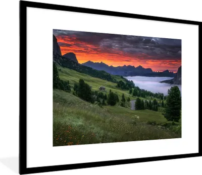 Produktbild von MuchoWow® Gerahmtes Poster Gras - Berge - Abend 80x60 cm - Poster mit Schwarzem Bilderrahmen Wandposter Rahmen Foto Bilder - Schlafzimmer-Dekorationen - Fotoposter