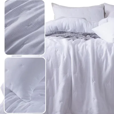 Produktbild von Romantische Mikrofaser-Decke Stella 240x220 cm in Weiß