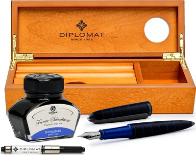 Produktbild von Füllhalter Set Diplomat Elox Ring schwarz-blau mit Schreibtinte und Stiftetui aus Kirschholz