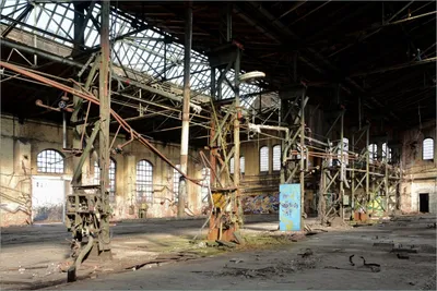 Produktbild von Wallario Wandbild aus Acryl, 90 x 60 cm, freischwebende Optik - Verlassene Industriehalle - Alte Fabrik