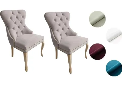 Produktbild von Chesterfield Stuhl MADAME 2 (2 Stück) – eleganter Polsterstuhl im Glamour-Stil, Samt Hellgrau, Holzbeine in hellem Rustikal-Finish, Komfortsitz