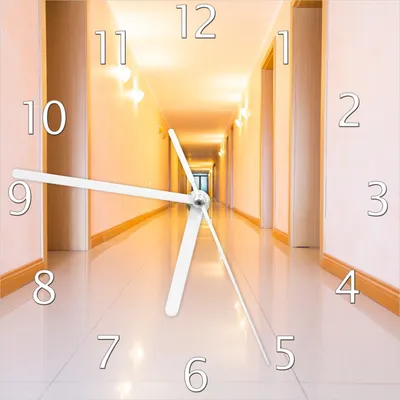Produktbild von Wallario Design Wanduhr Strahlend sauberer Flur mit goldenem Licht und weißen Wänden aus Echtglas, Größe 20 x 20 cm