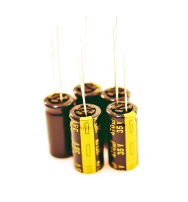 Produktbild von 10x Elko 470µF 35V Radial Elektrolyt 105°C (20x10mm) RM4  #720795