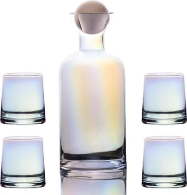 Produktbild von Intirilife Karaffe mit 4 Gläsern Set aus Glas mit Regenbogen Schimmer - Karaffe 1.1 Liter - Gläser 200 ml Geschenk Set Kanne Krug mit Balldeckel für Heiße und Kalte Getränke