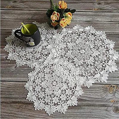 Immagine prodotto di Set di 3 tovagliette bianche ricamate da 25 cm