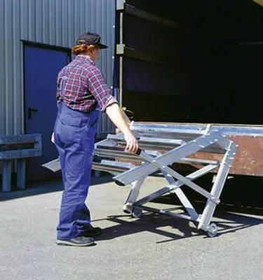 Produktbild von Günzburger Steigtechnik Arbeitspodest fahrbar Stufenbreite 0,8 m Aluminium geriffelt 3 Stufen - 050016
