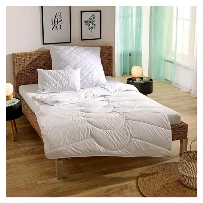 Produktbild von Ganzjahresdecke aus Merinoschurwolle - Steppbett medium - 100% Schafschurwolle - temperaturausgleichend und feuchtigkeitsregulierend - waschbar bei 30°C - 135x200 cm