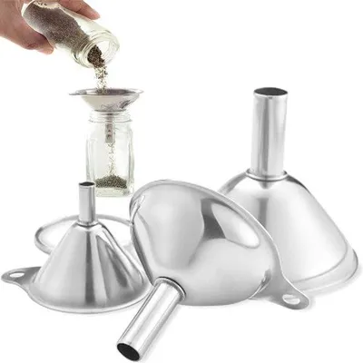 Imagen del producto de Ibenzoa® Juego de 3 embudos de acero inoxidable para la cocina, con asa – apto para lavavajillas, apilable, diámetro de 7,5 / 5,5 / 4,5 cm, 67 g, para verter líquidos de forma limpia