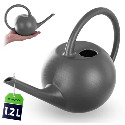 Zdjęcie produktu dla Konewka KADAX 1,2 l, mała plastikowa konewka do podlewania roślin doniczkowych, konewka z długą wylewką ułatwiającą podlewanie, konewka ogrodowa (szara)
