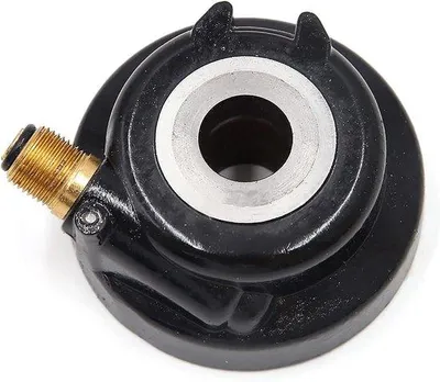 Image de Roue avant de moto noire équipée d'un frein à disque et d'un compteur de vitesse