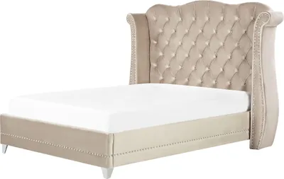 Obrázok produktu pre BELIANI Posteľ béžová zamatová 140 x 200 cm čalúnený rám postele vysoké prešívané čelo ozdobné kovové cvočky