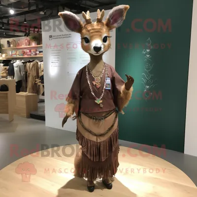 Produktbild von Nan-Reh REDBROKOLY Maskottchen Kostüm figur bekleidet mit einem Wickelrock und Halsketten
