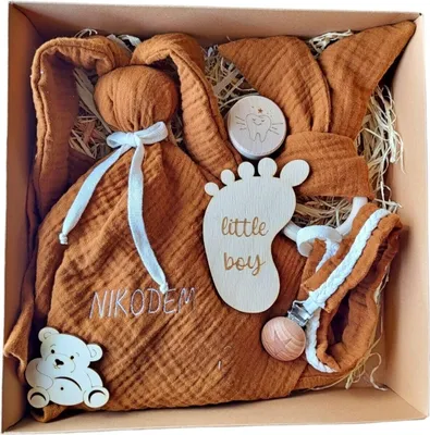 Produktbild von Love Gifts® Baby Geschenkset einzigartiges Musselin-Babyset, das sich perfekt für eine Geburt, eine Babyparty, Weihnachten oder eine Taufe eignet, rot