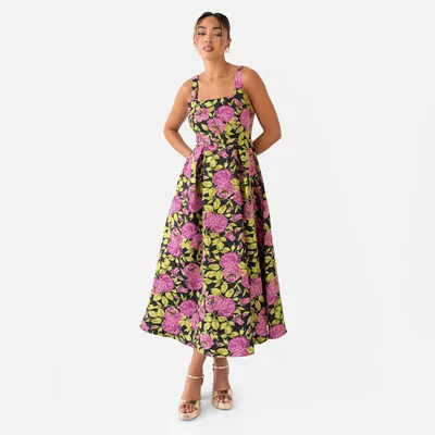 Produktbild von Damenkleid, marineblau mit Blumenmuster, Midi-Länge, eckiger Ausschnitt, ärmellos, A-Linien-Schnitt, ideal für Sommerpartys