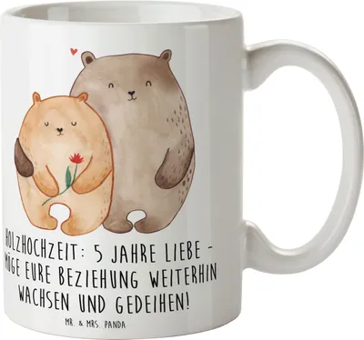 Produktbild von Mr. & Mrs. Panda Keramiktasse 5. Hochzeitstag Holzhochzeit - Weiß - Geschenk, Becher, Heiraten, Tasse, Hochzeit, Kaffeebecher, cappuccinotasse, Glückwünsche, Geschenke