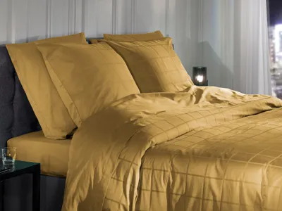 Produktbild von Heckettlane Amber-Gold Bettbezug Diamante - 200x220 cm + 2 Kissenbezüge 80x80 cm - Hergestellt aus 100% Baumwoll-Satin