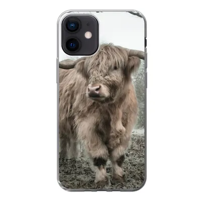 Produktbild von MuchoWow® Handyhülle Schutzhülle Hülle für iPhone 12 Schottische Highlander - Natur - Herbst - Tiere - Wildtiere - Wald Silikon Softcase Handy Hülle - Schutzhülle