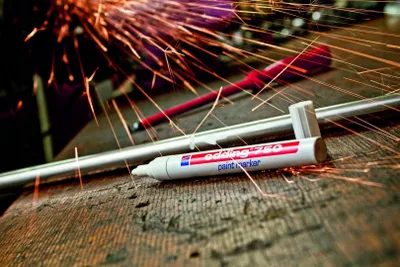 Obrázok produktu pre Fixačný fix Edding 750 s hrotom 2-4 mm, farba: biela