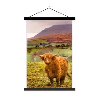 Produktbild von MuchoWow® Textilposter Schottische Highlander - Berge - Natur 60x90 cm mit schwarzem Rahmen - Poster Wohnzimmer