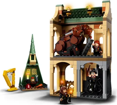 Produktbild von LEGO 76387 Harry Potter Hogwarts: Begegnung mit Fluffy Set, Spielzeug ab 8 Jahre mit Hermine als goldene Minifigur, Fanartikel