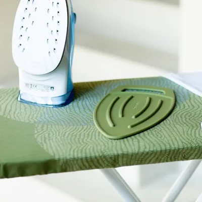 Obrázek produktu pro Brabantia - Žehlicí podložka - 6vrstvý elastický materiál - Žáruvzdorná žehlicí podložka - Kompaktní - Protiskluzová podložka - Ideální na cesty - Příslušenství k praní - Calm Rustle - 65 x 1 x 120 cm