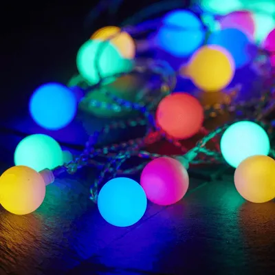 Produktbild von Star Trading LED Party Lichterkette Außen 50 LEDs bunt Kugeln weiß 7,35m