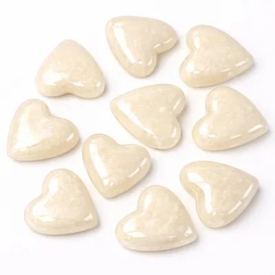 Produktbild von 10 Acryl Herzen Perlmutt Streudeko Tischdeko Hochzeit Bastelherzen Streuherzen weiß