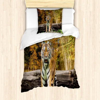 Produktbild von ABAKUHAUS Safari Mantele, Tiger in Wald, Milbensicher Allergiker geeignet mit Kissenbezügen, 135 cm x 200 cm - 80 x 80 cm, braun orange