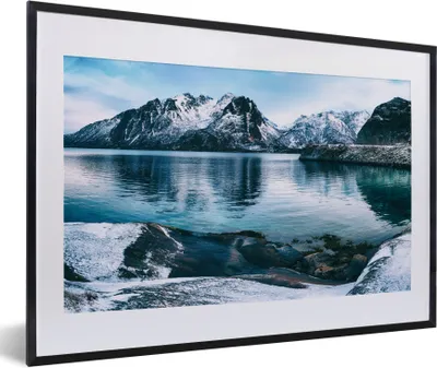 Produktbild von MuchoWow® Gerahmtes Poster Winter - See - Schnee 60x40 cm - Poster mit Schwarzem Bilderrahmen Wandposter Rahmen Foto Bilder - Schlafzimmer - Plakat in Rahmen - Drucken
