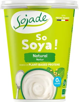 A tub of Sojade Soja-Alternative zu Joghurt Natur.