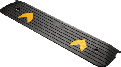 Produktbild von Wiltec Schwellenrampe bis 50 t, Rampe aus robustem Gummi 1130 x 240 x 25 mm, gelbe Reflexionsbänder und Schraubrillen, Auffahrrampe für Pkw, Motorrad, Rollstuhl oder Lkw