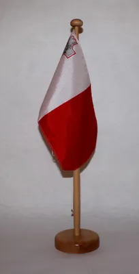 Produktbild von Tischflagge Malta 25x15 cm mit Holzständer