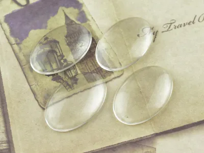 Produktbild von Vintageparts 4 Cabochons Glas klar oval, 30 x 20 mm