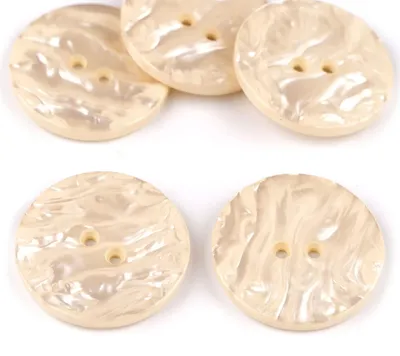Produktbild von 5 Kunststoffknöpfe in Perlmuttoptik 38 mm rund 2 Loch-Knöpfe